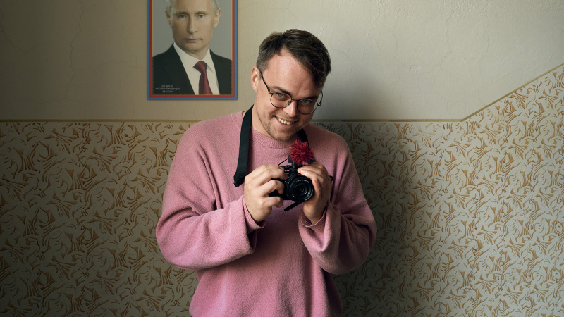 In the Oscar-Winning ‘Mr. Nobody Against Putin’ One Small-Town Teacher Takes on the Russian War Machine